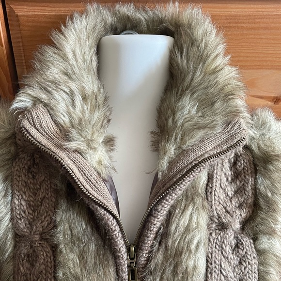 Kenar Faux Fur & Cable Knit Zip Front Vest - Picture 7 of 14